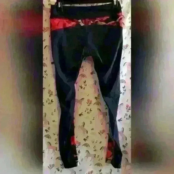 EUC Athleta Mystique Red & Blue Yoga Workout Exercise Gym Capri Legging SZ XS - Picture 2 of 3